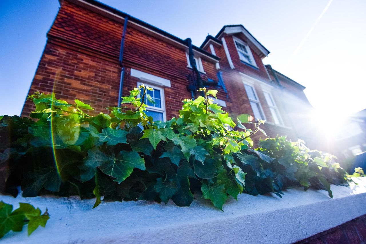 Eastbourne Reymar Bed & Breakfast Bagian luar foto