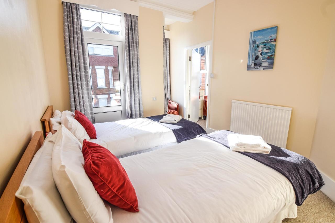 Eastbourne Reymar Bed & Breakfast Bagian luar foto